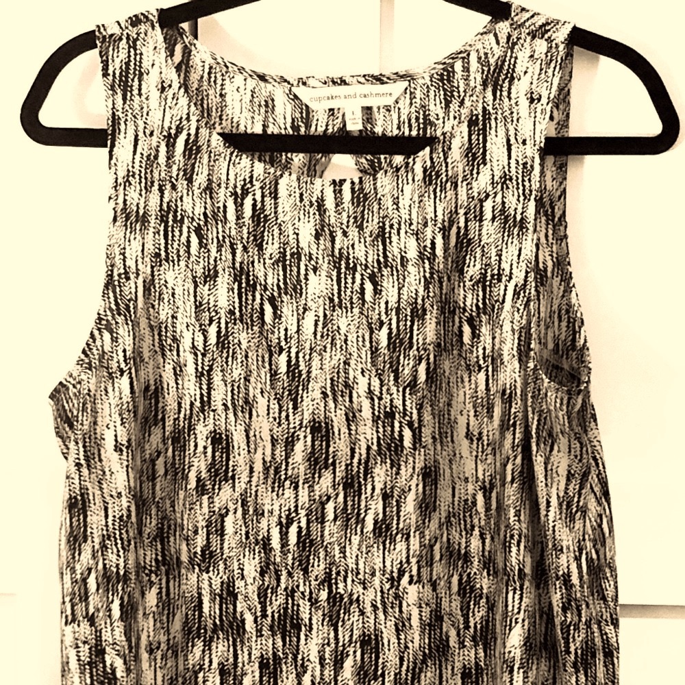 Cupcakes & Cashmere Sleeveless Silky Print Top